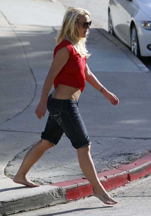 Britney-Spears-feet-11