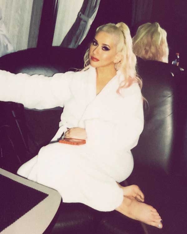 Christina-Aguilera-Feet-3